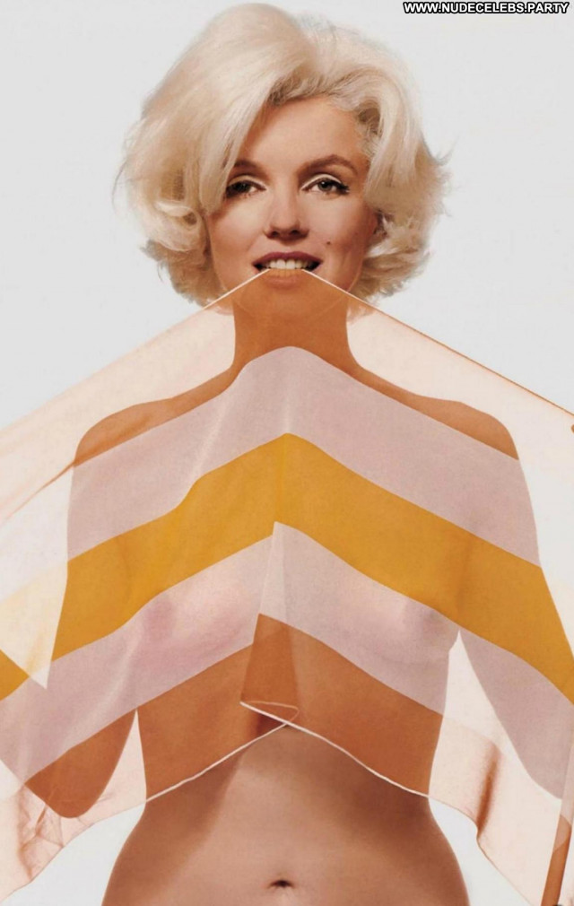 Marilyn Monroe Cover Girl Magazine Babe Beautiful Nude Posing Hot