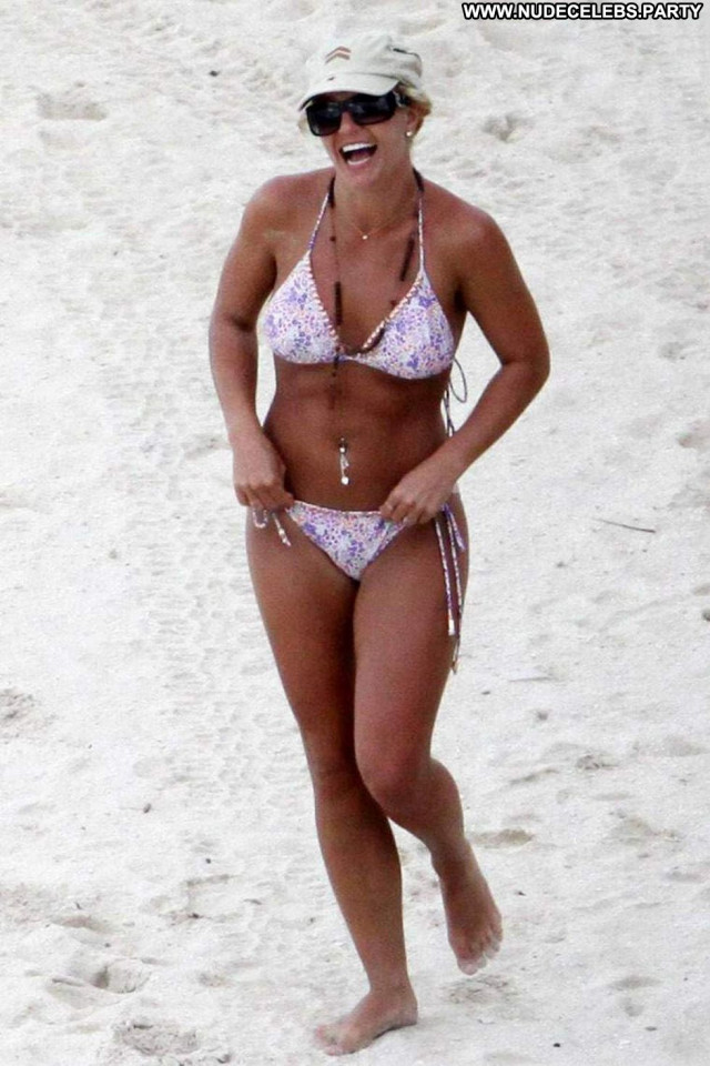 Britney Spears Posing Hot Celebrity Beautiful Bikini Paparazzi Babe