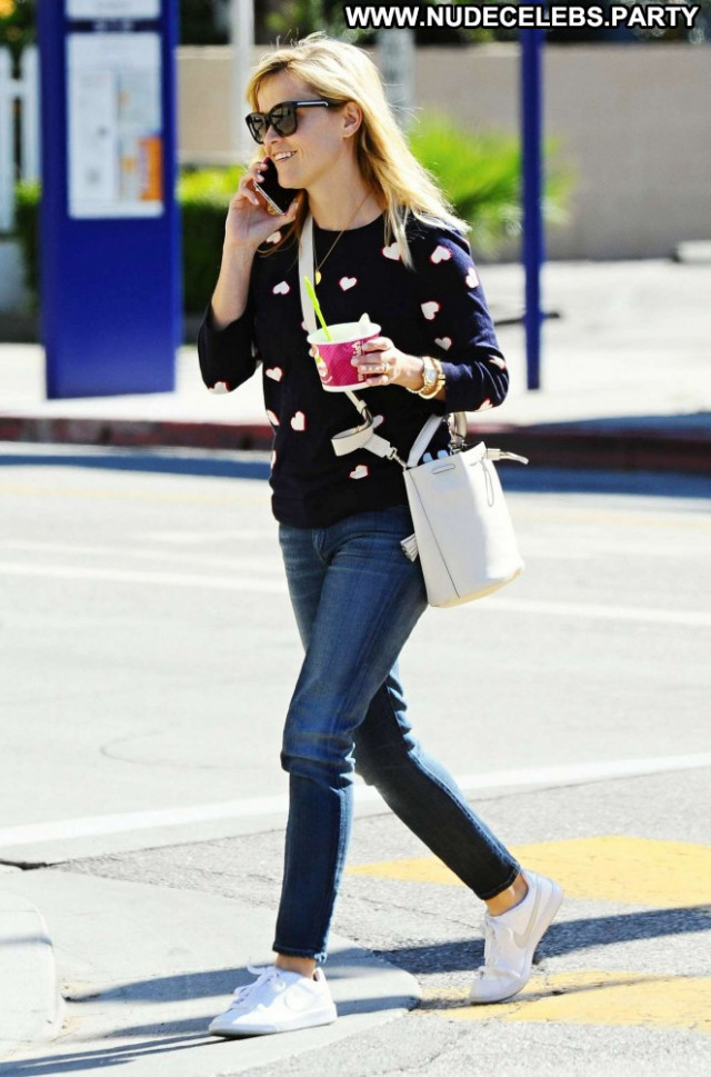 Reese Witherspoon Shopping Jeans Paparazzi Posing Hot Celebrity Babe