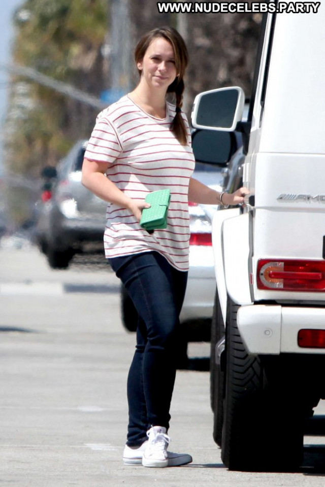 Jennifer Love Hewitt Posing Hot Beautiful Babe Shopping Celebrity