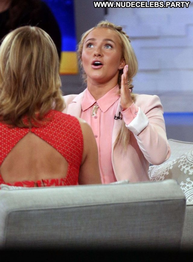 Hayden Panettiere Good Morning America Celebrity Posing Hot Babe