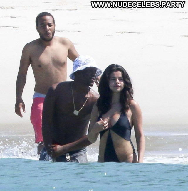 Selena Gomez Posing Hot Babe Swimsuit Paparazzi Beautiful Mexico