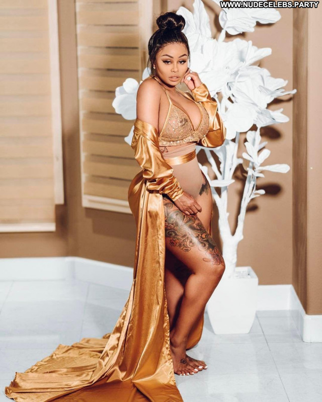 Blac Chyna Bus Big Tits Busty Reality Star Posing Hot Beautiful