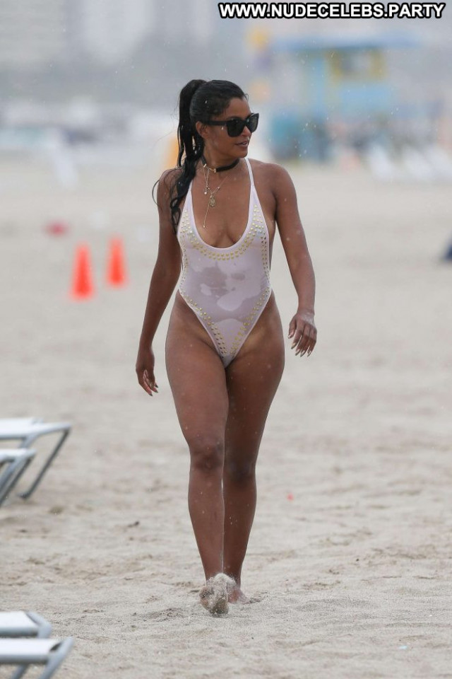 Claudia Jordan The Beach Swimsuit Paparazzi Celebrity Jordan