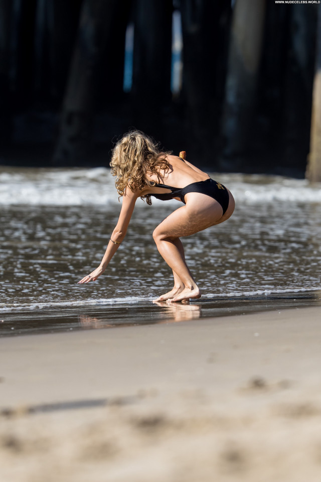Allie Ayers The Beach Celebrity Bra Sexy Nyc Legs Bar Singer Posing