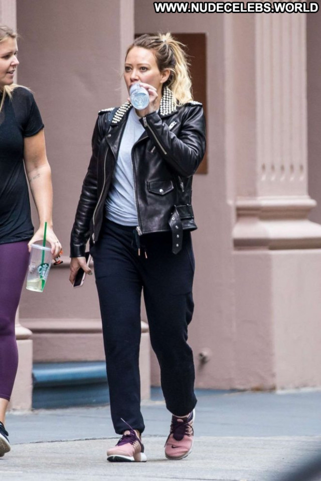 Hilary Duff New York  New York Celebrity Posing Hot Paparazzi Babe