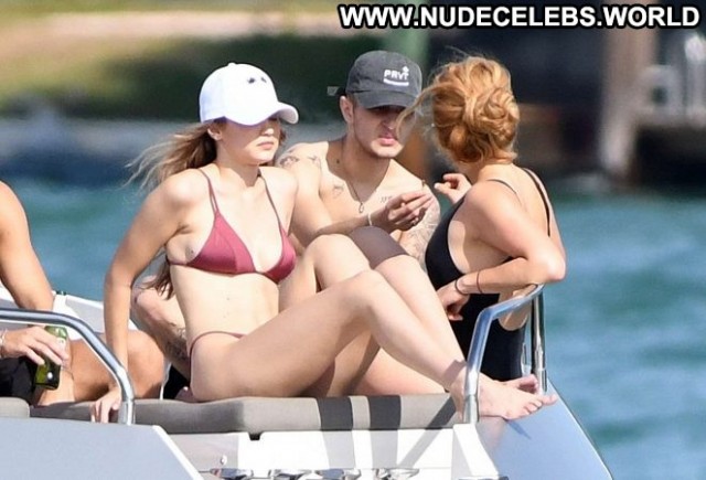 Gigi Hadid No Source Celebrity Posing Hot Beautiful Paparazzi Yacht