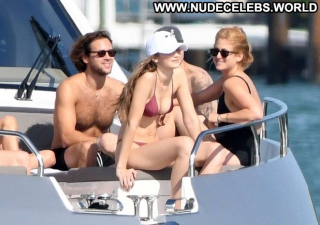Gigi Hadid No Source Celebrity Paparazzi Beautiful Babe Bikini Yacht
