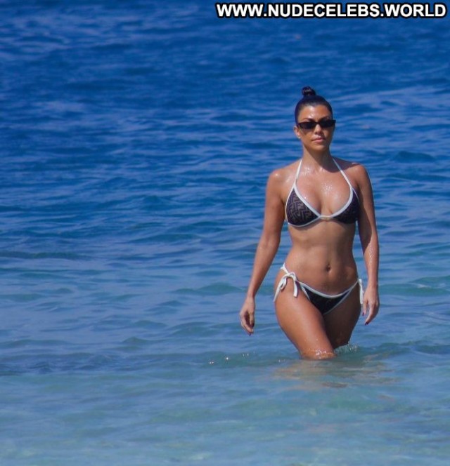 Kourtney Kardashia The Beach Celebrity Babe Beautiful Paparazzi Beach