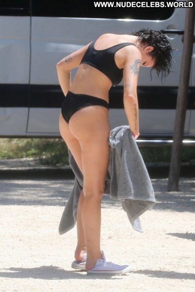 Halsey Celebrity Posing Hot Babe Bikini Paparazzi Black