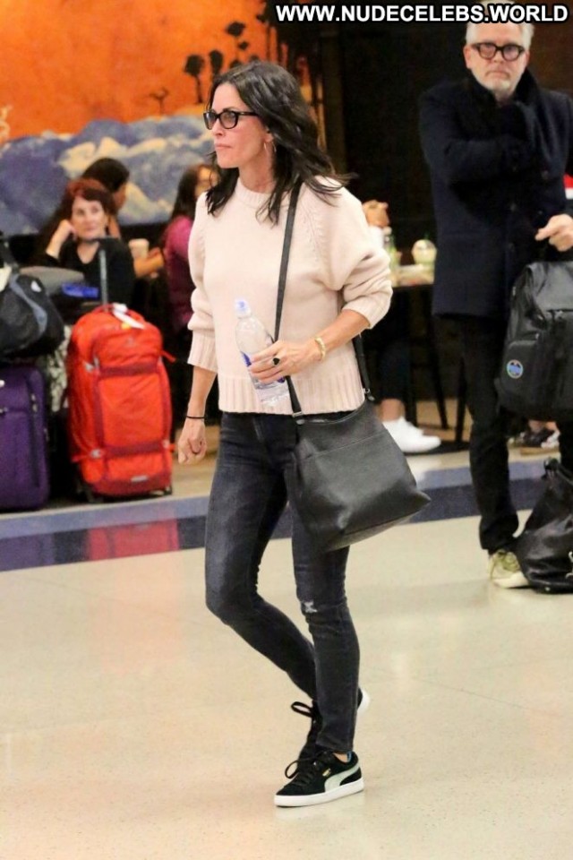 Courteney Cox Lax Airport Paparazzi Posing Hot Babe Celebrity