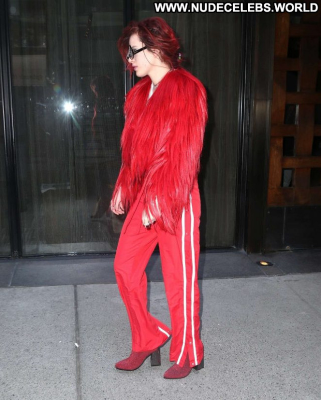 Bella Thorne New York Hotel Babe Hot Posing Hot New York Paparazzi