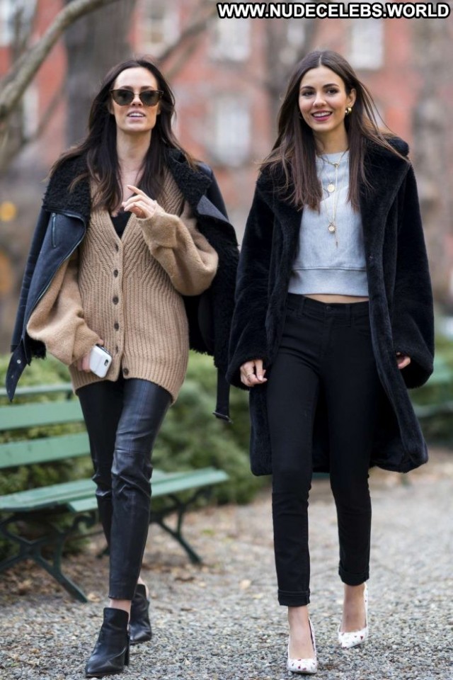 Victoria Justice No Source Beautiful Posing Hot Nyc Babe Celebrity
