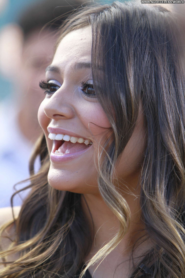 Bethany Mota No Source  Beautiful Paparazzi Posing Hot Babe Celebrity