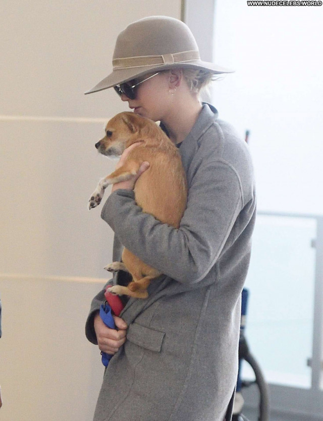 Jennifer Lawrence Jfk Airport In Nyc Posing Hot Celebrity Paparazzi