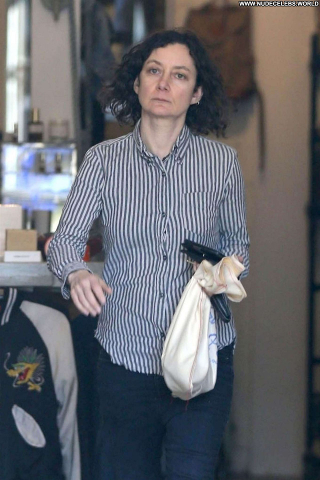 Sara Gilbert No Source Beautiful Posing Hot Celebrity Babe Paparazzi