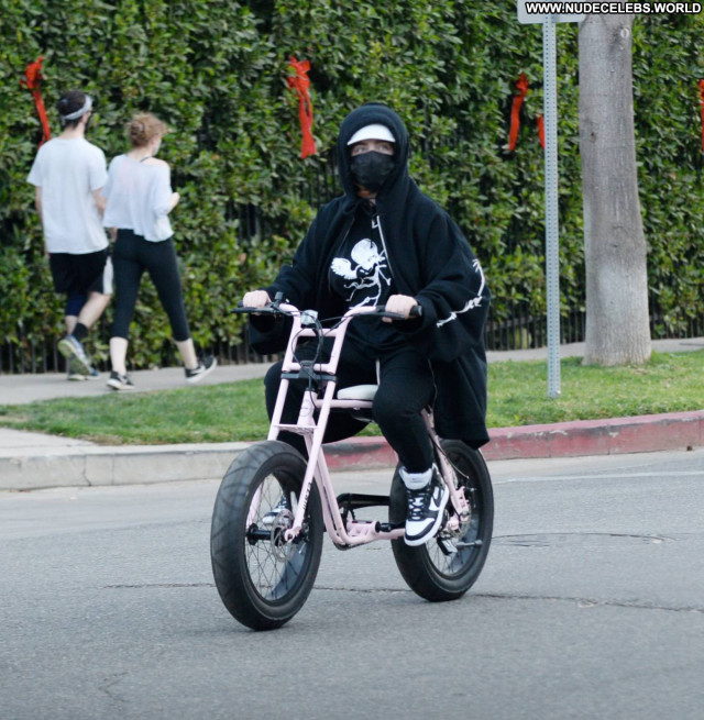 Billie Eilish Los Angeles Babe Celebrity Posing Hot Beautiful