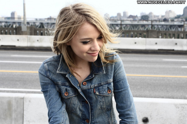 Alexz Johnson No Source Posing Hot Celebrity Babe Beautiful Singer