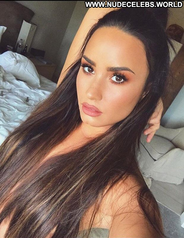 Demi Lovato No Source Selfie Beautiful Babe Posing Hot Usa Celebrity