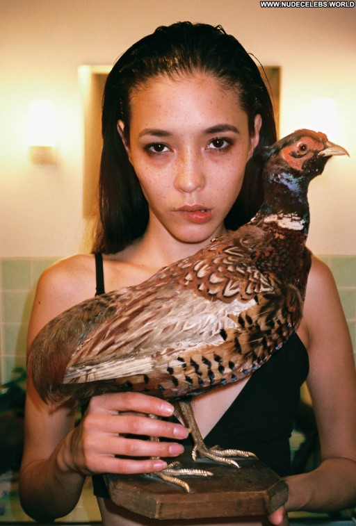 Hanna Fischer Posing Hot Beautiful Babe Photoshoot Celebrity Straight